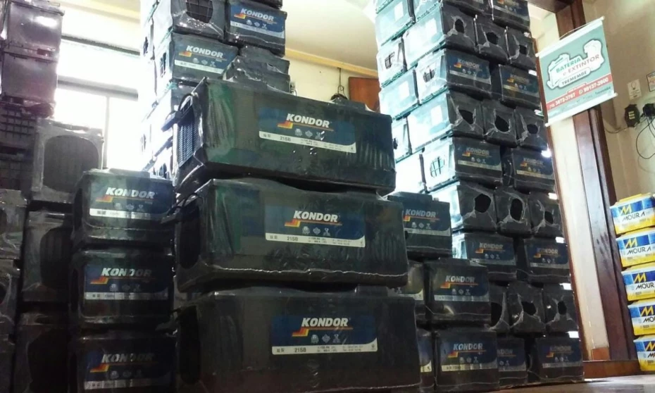 Foto 2:  — Bateria e Extintor Tremembé